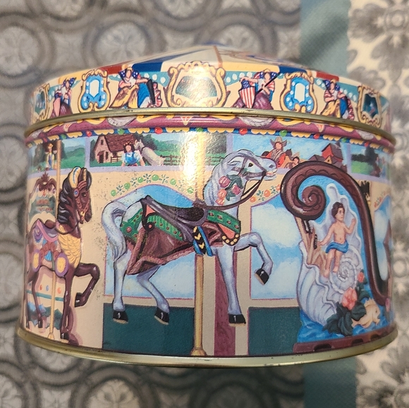 Hershey Carousel Hometown #13 Collectible 1996 Tin - Picture 5 of 10